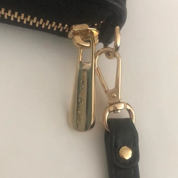 Michael Kors Wallet Black L Jet Set Traveler Logo Continental Wristlet Gold Deta - Picture 6 of 13